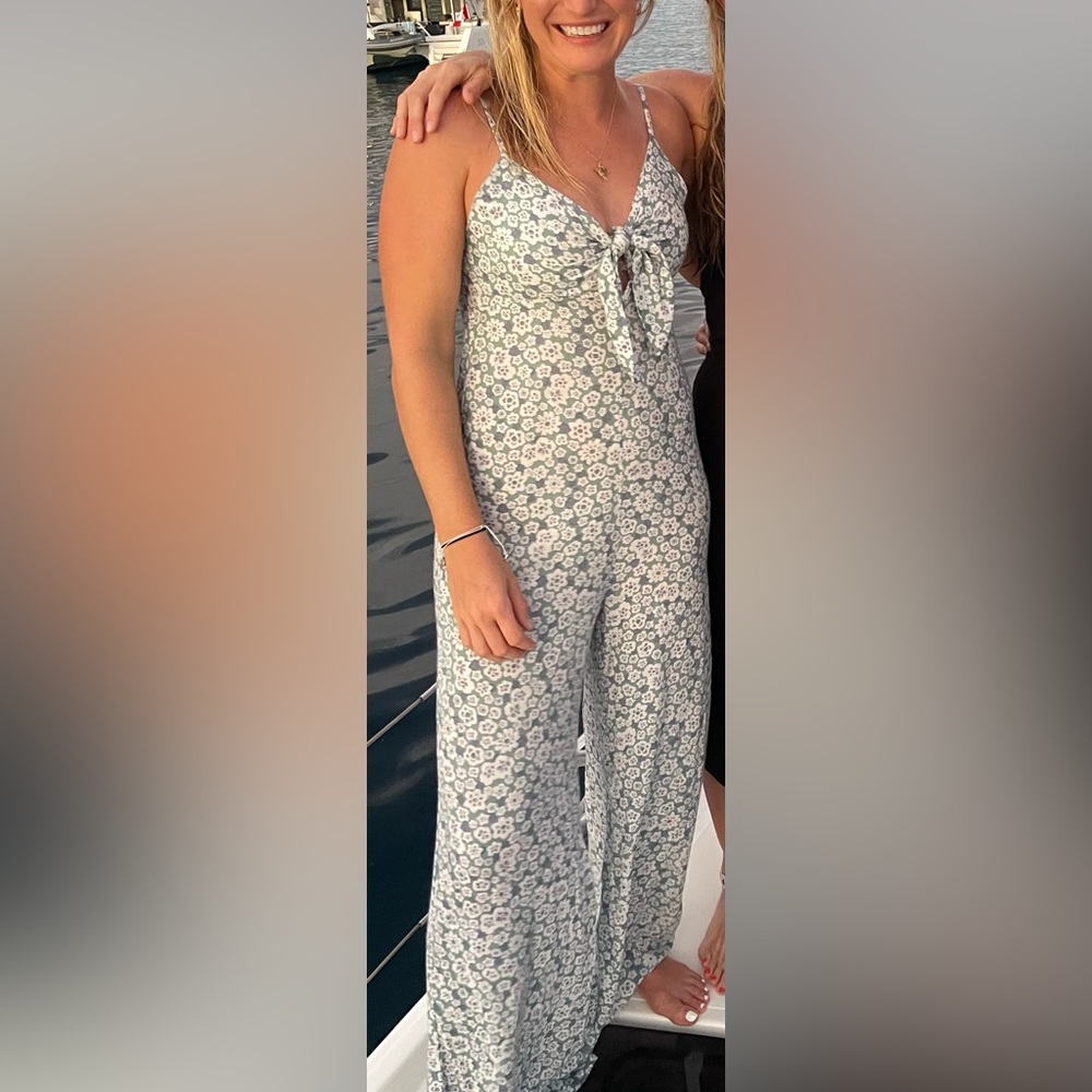 Floral loose jumpsuit with lower back